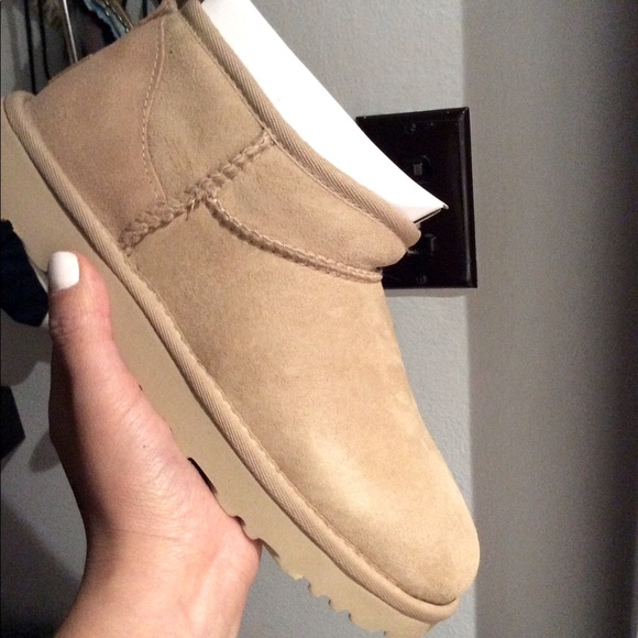 UGG CLASSIC ULTRA MINI boots - Picture 2 of 7